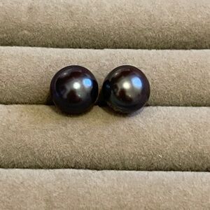 VINTAGE- 12mm Sophisticated Tahitian Purplish-black Pearl IN 14K Gold